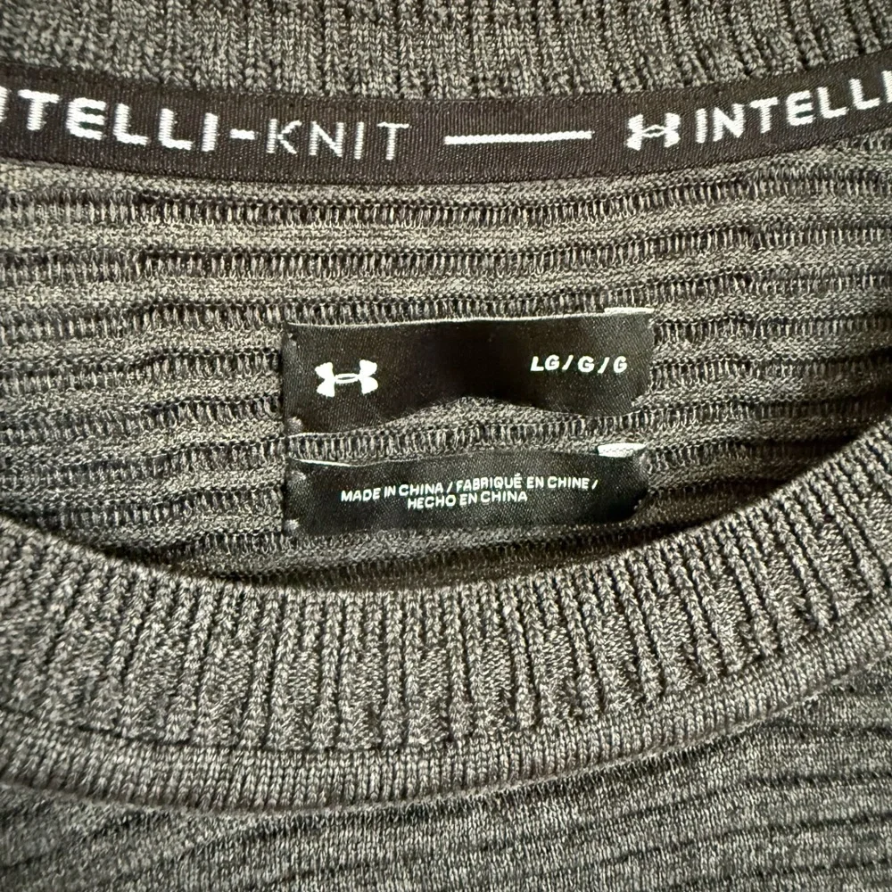 Under Armour Dark Gray Crewneck Athletic Top - szL